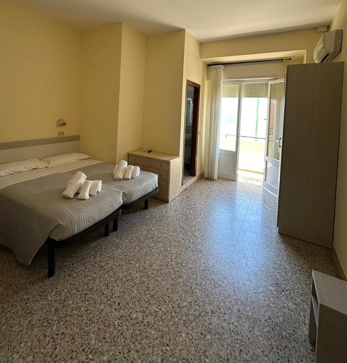 Hotel Ines Cesenatico Exterior foto