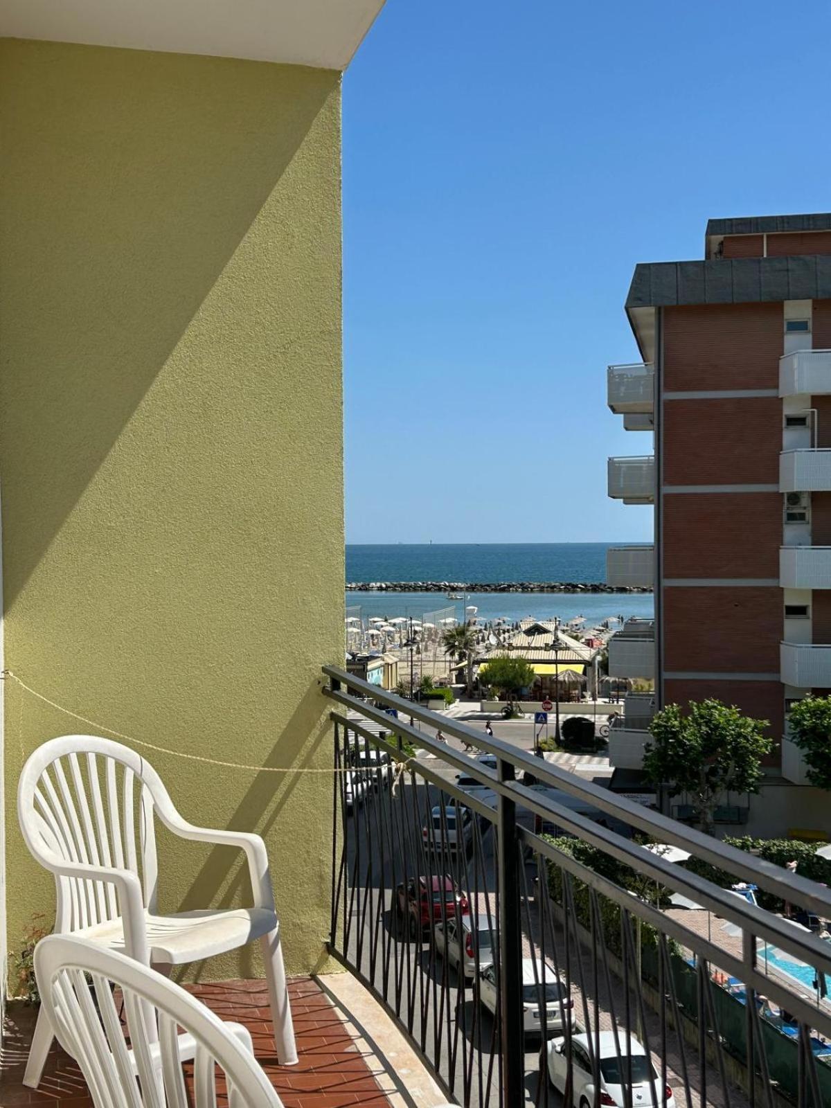 Hotel Ines Cesenatico Exterior foto